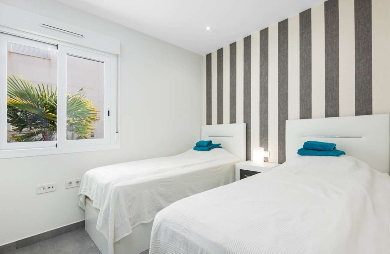 Resale - Bungalow -
Torrevieja - Costa Blanca