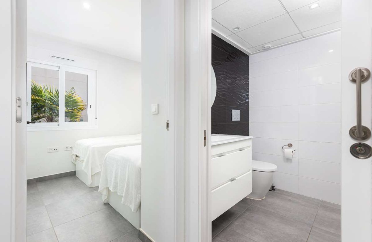 Resale - Bungalow -
Torrevieja - Costa Blanca