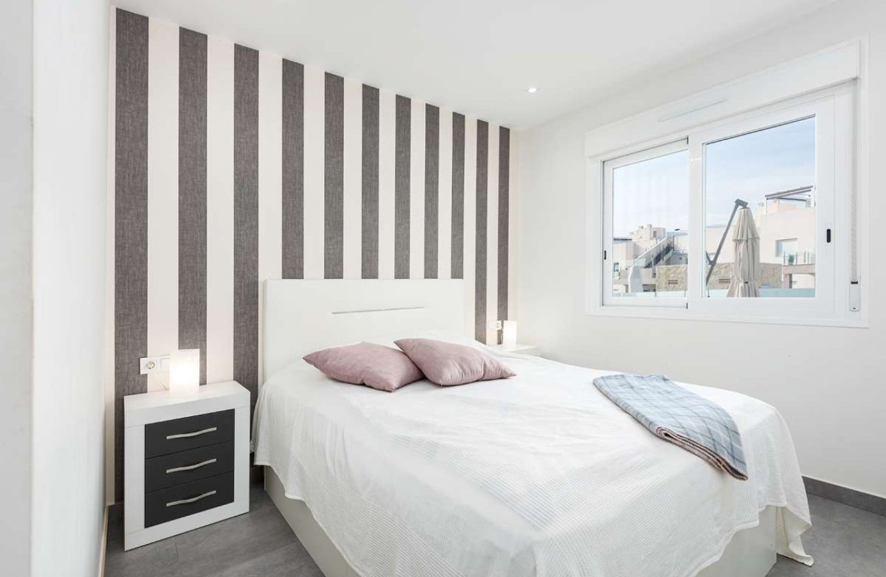 Resale - Bungalow -
Torrevieja - Costa Blanca