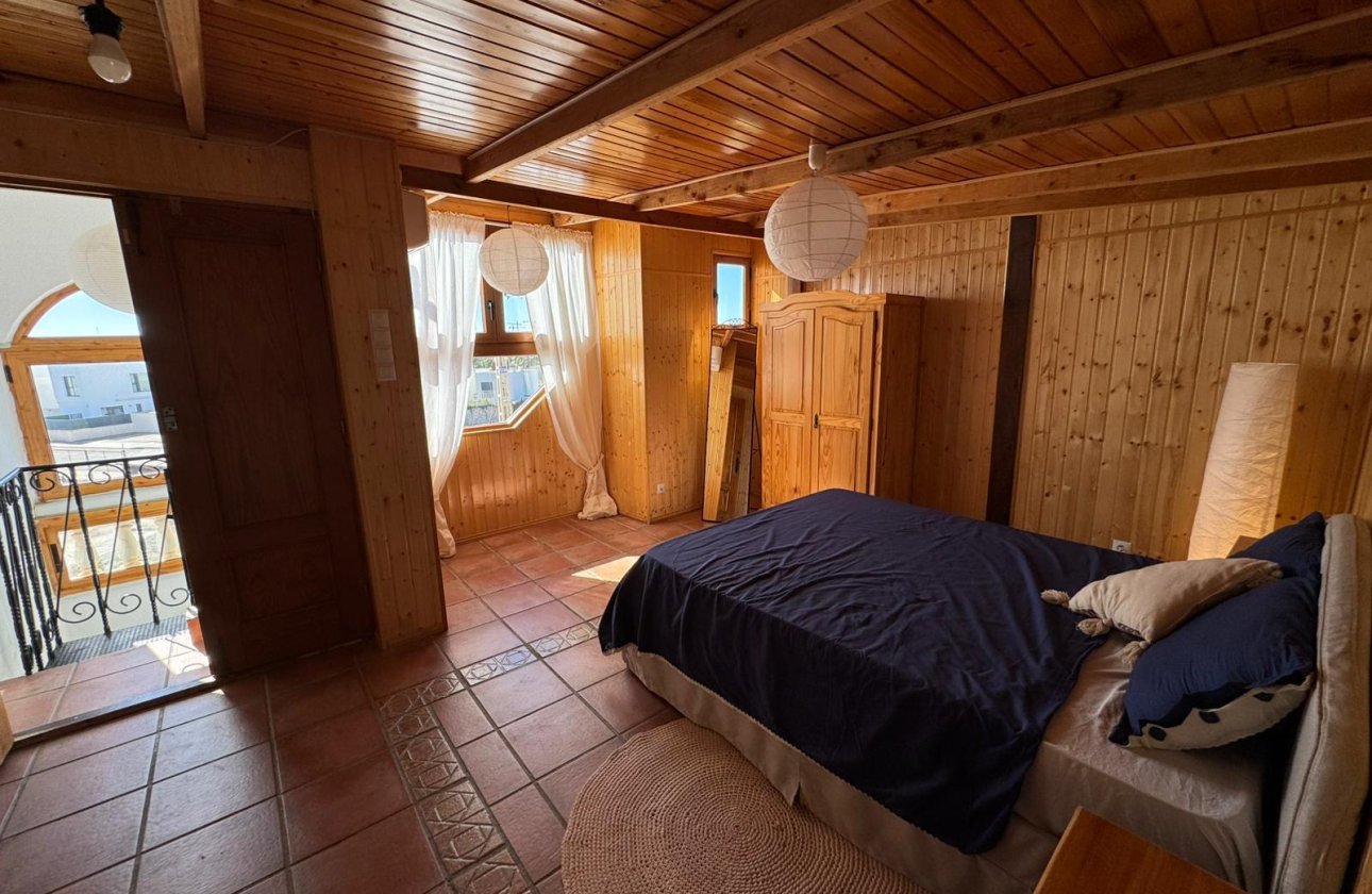 Resale - Bungalow -
Torrevieja - Costa Blanca