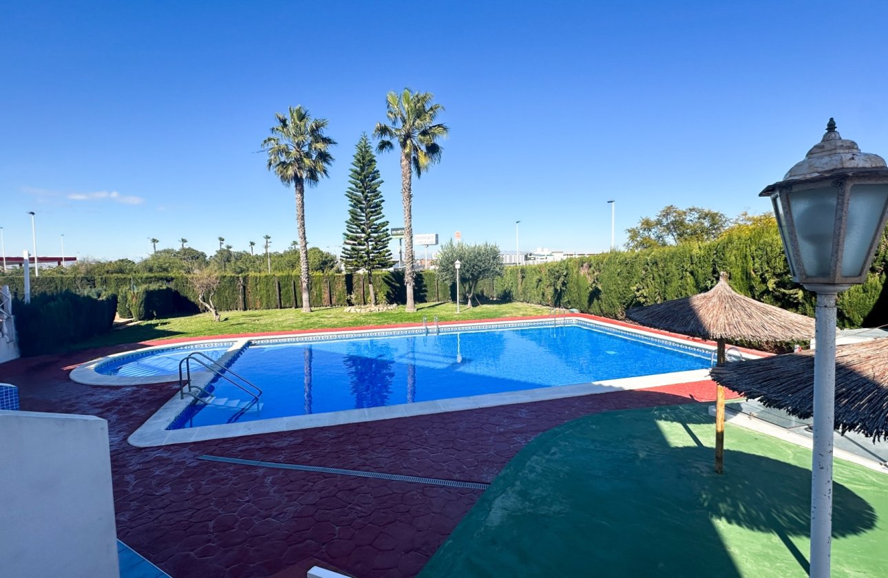 Resale - Bungalow -
Torrevieja - Costa Blanca