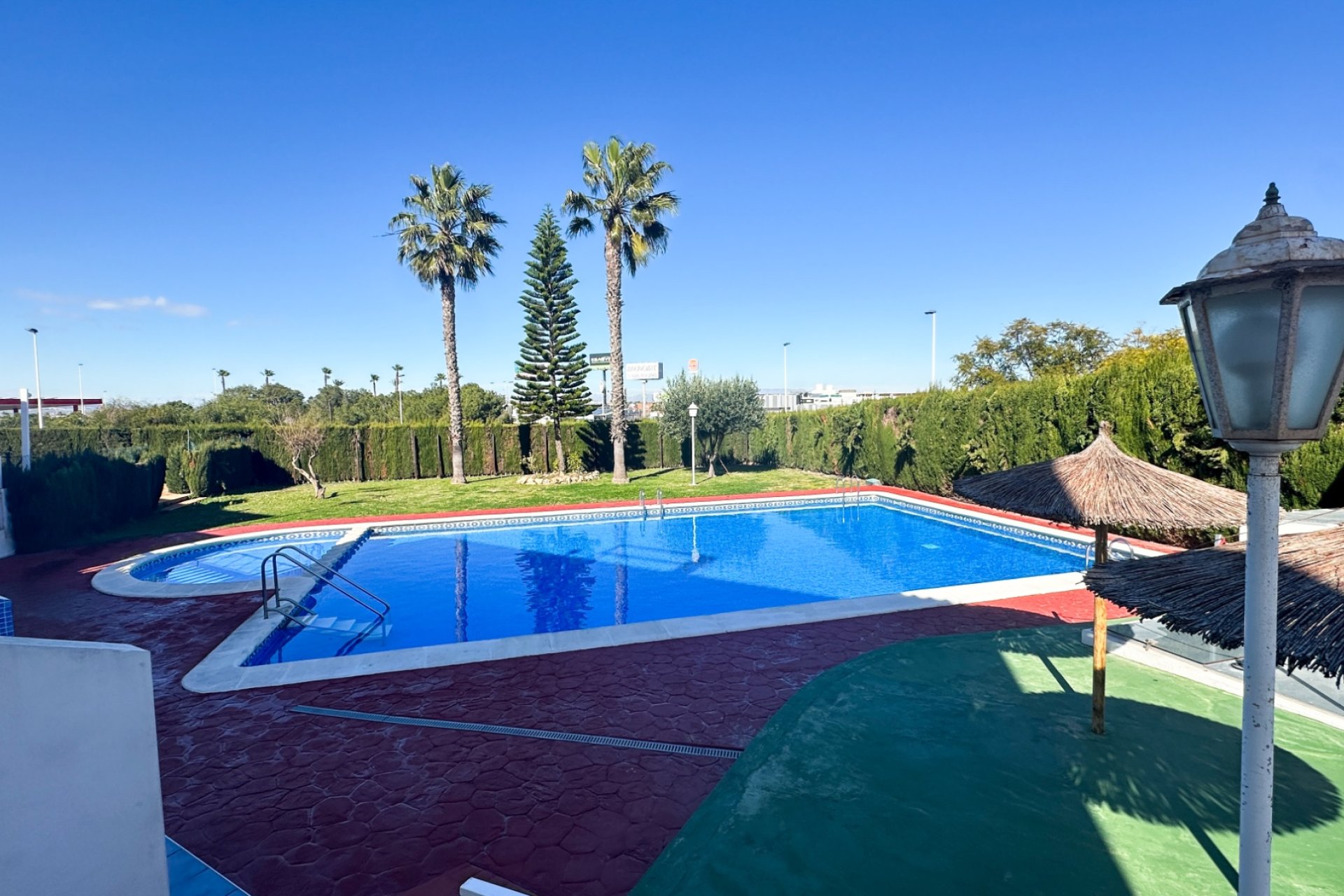 Resale - Bungalow -
Torrevieja - Costa Blanca