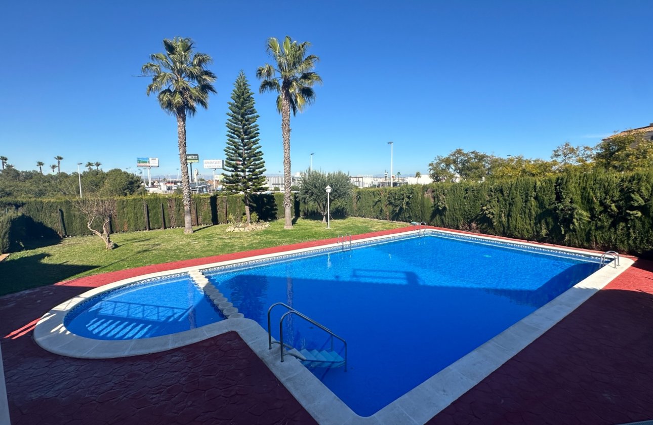 Resale - Bungalow -
Torrevieja - Costa Blanca