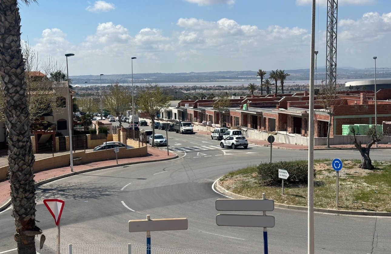 Resale - Bungalow -
Torrevieja - Costa Blanca