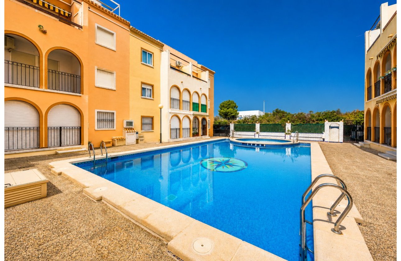 Resale - Bungalow -
Torrevieja - Costa Blanca