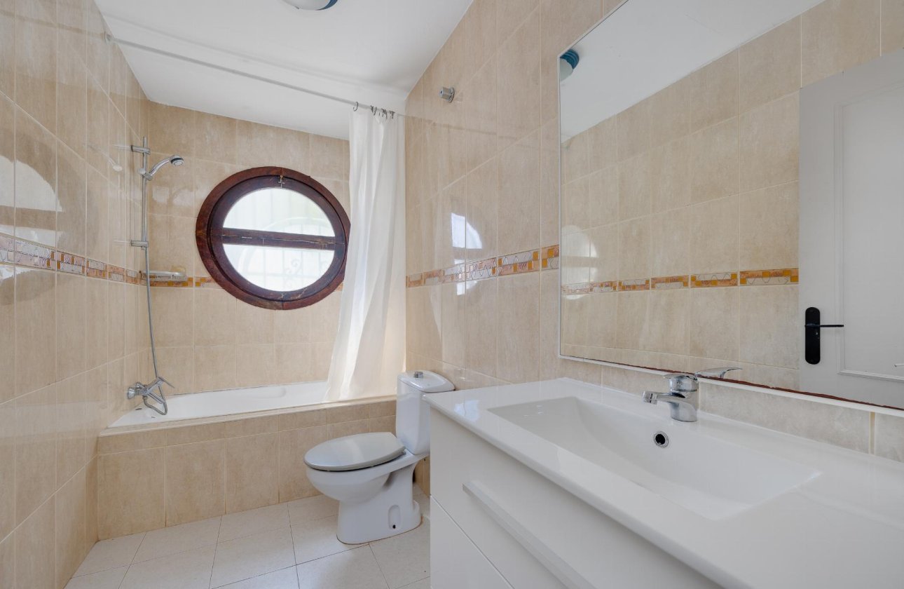 Resale - Bungalow -
Torrevieja - Costa Blanca