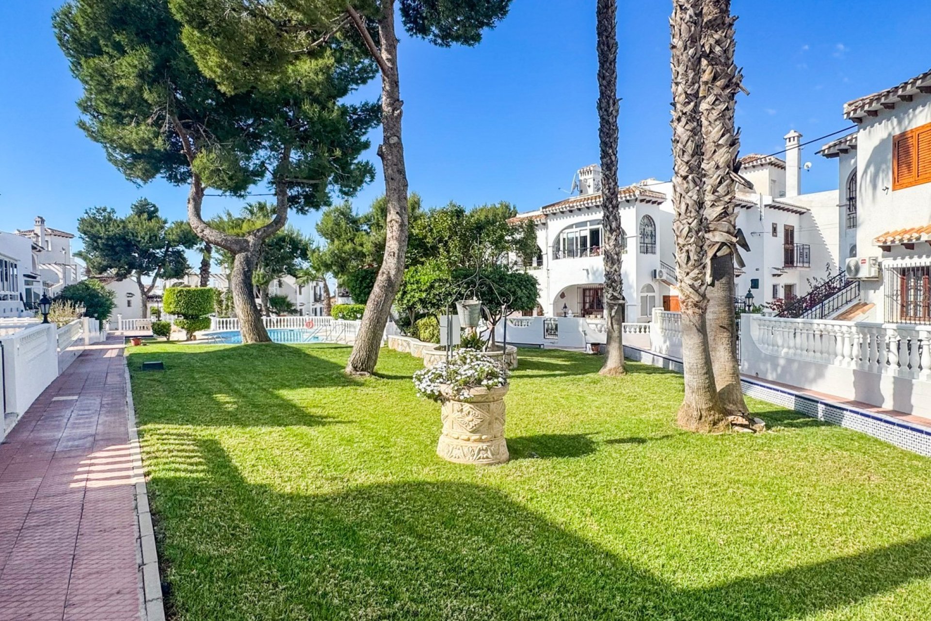 Resale - Bungalow -
Torrevieja - Costa Blanca