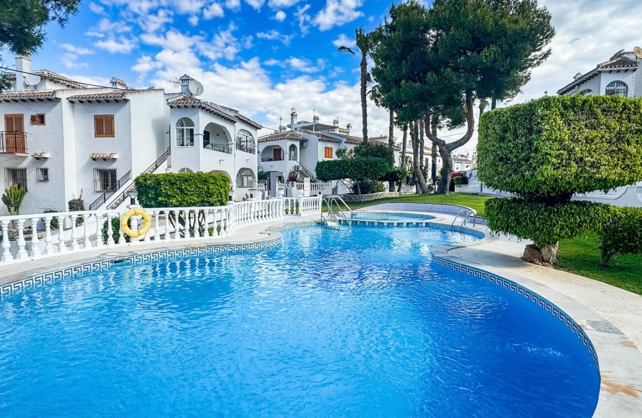 Resale - Bungalow -
Torrevieja - Costa Blanca