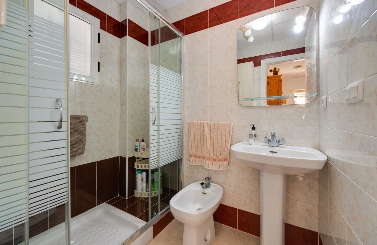 Resale - Bungalow -
Torrevieja - Costa Blanca