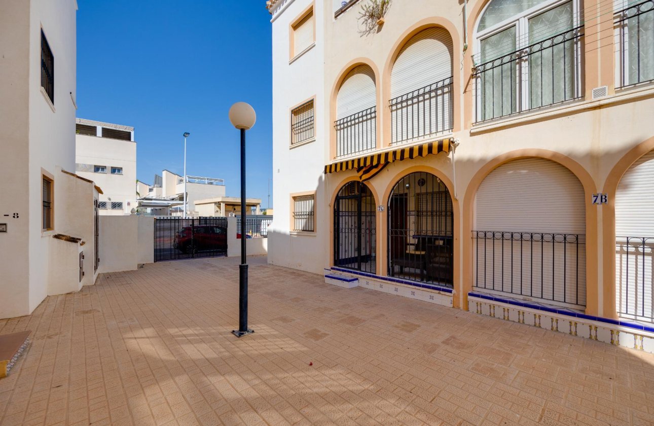 Resale - Bungalow -
Torrevieja - Costa Blanca