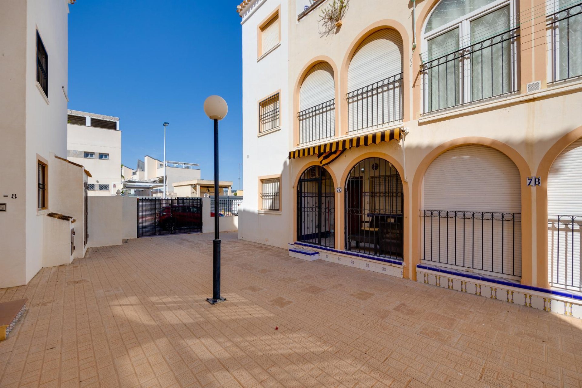 Resale - Bungalow -
Torrevieja - Costa Blanca