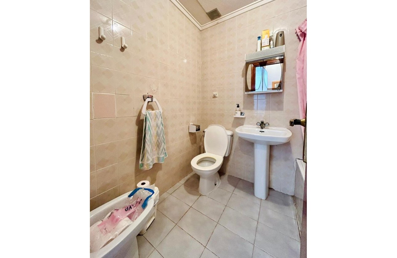 Resale - Bungalow -
Torrevieja - Costa Blanca