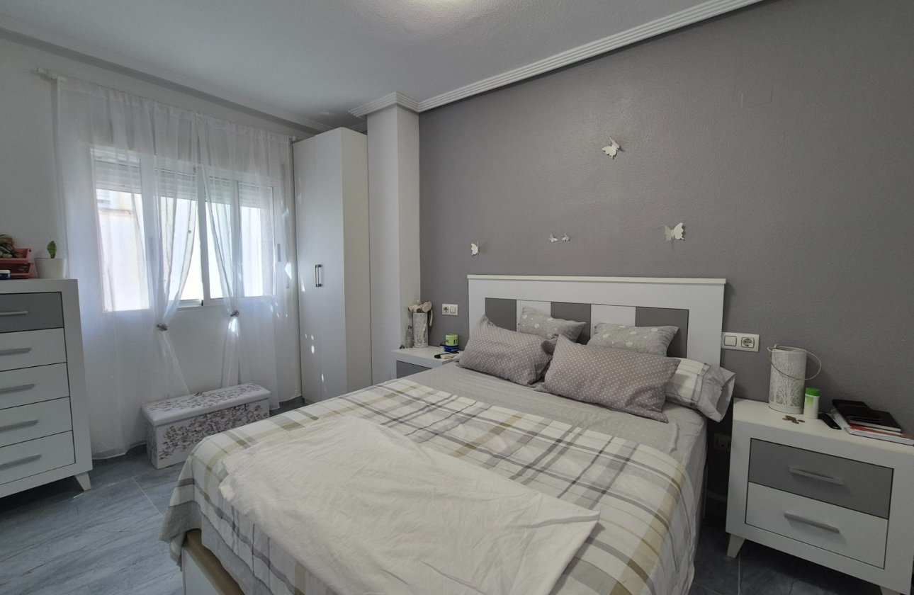 Resale - Bungalow -
Torrevieja - Costa Blanca