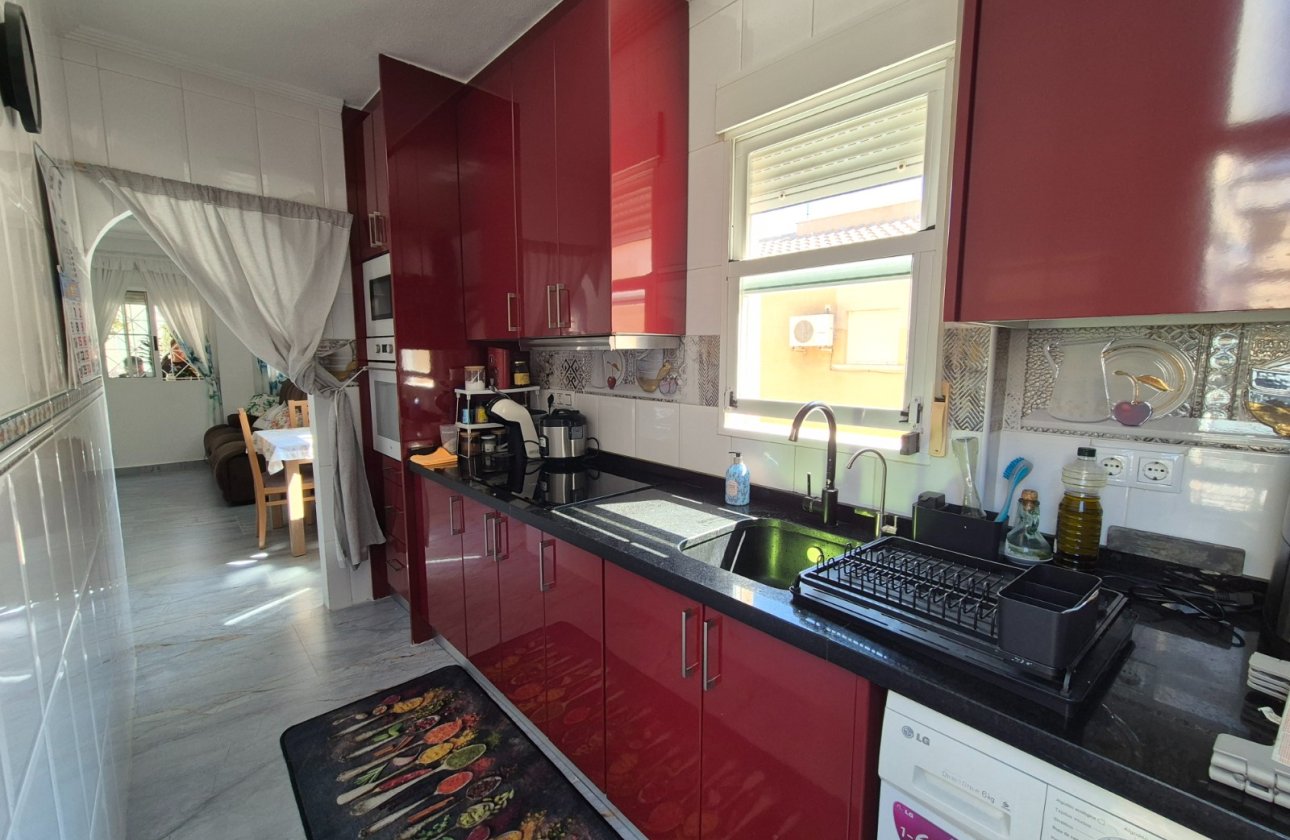 Resale - Bungalow -
Torrevieja - Costa Blanca