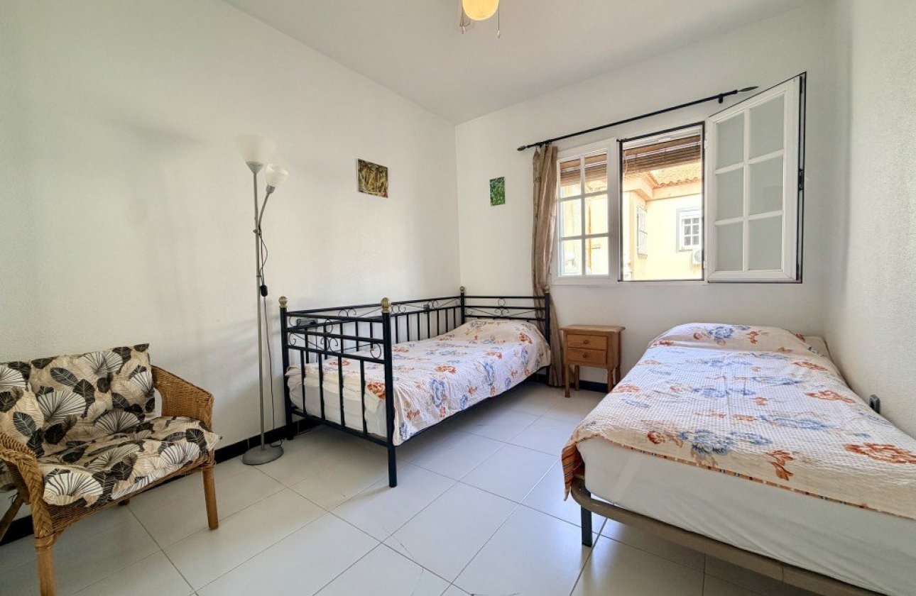 Resale - Bungalow -
Torrevieja - Costa Blanca