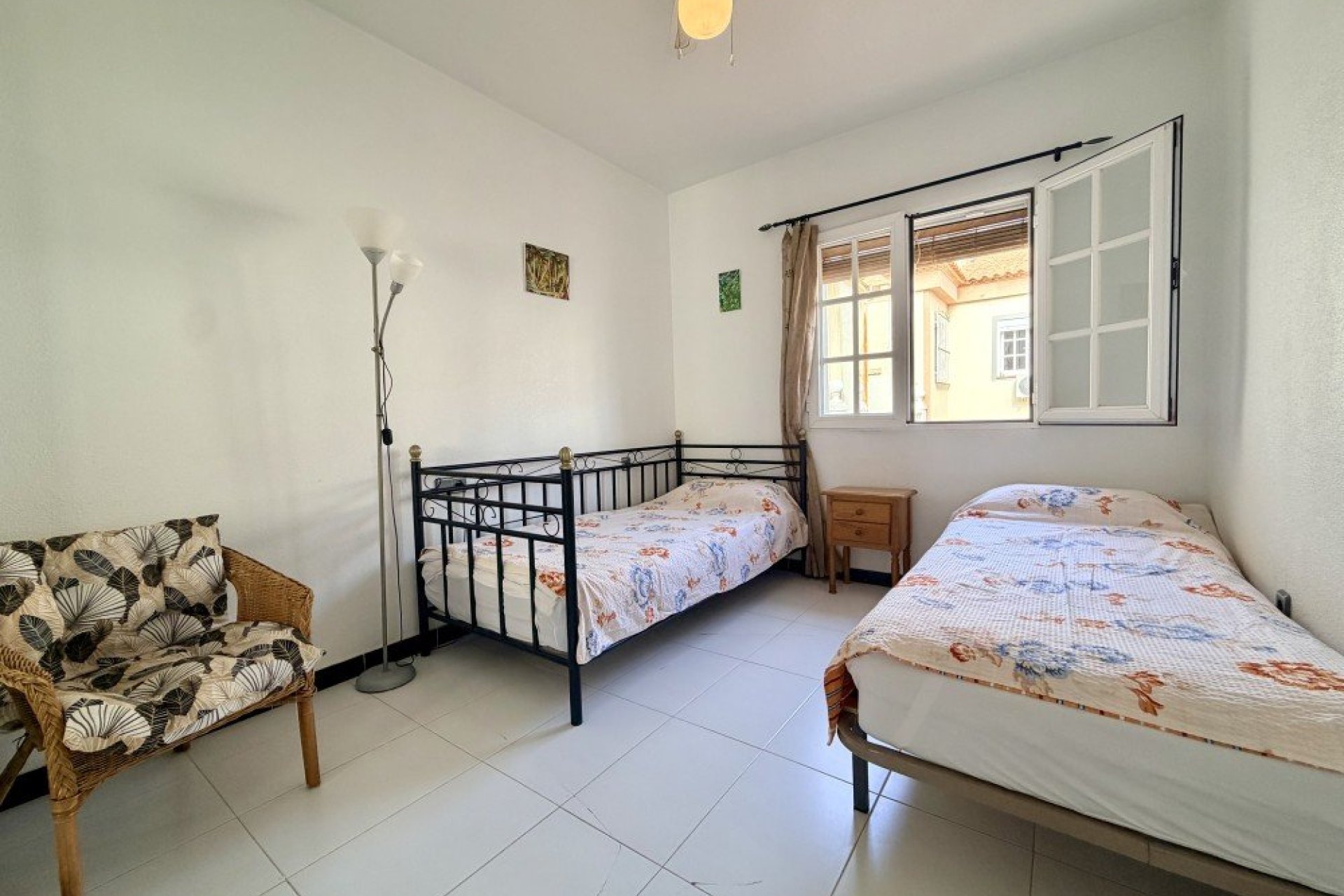 Resale - Bungalow -
Torrevieja - Costa Blanca