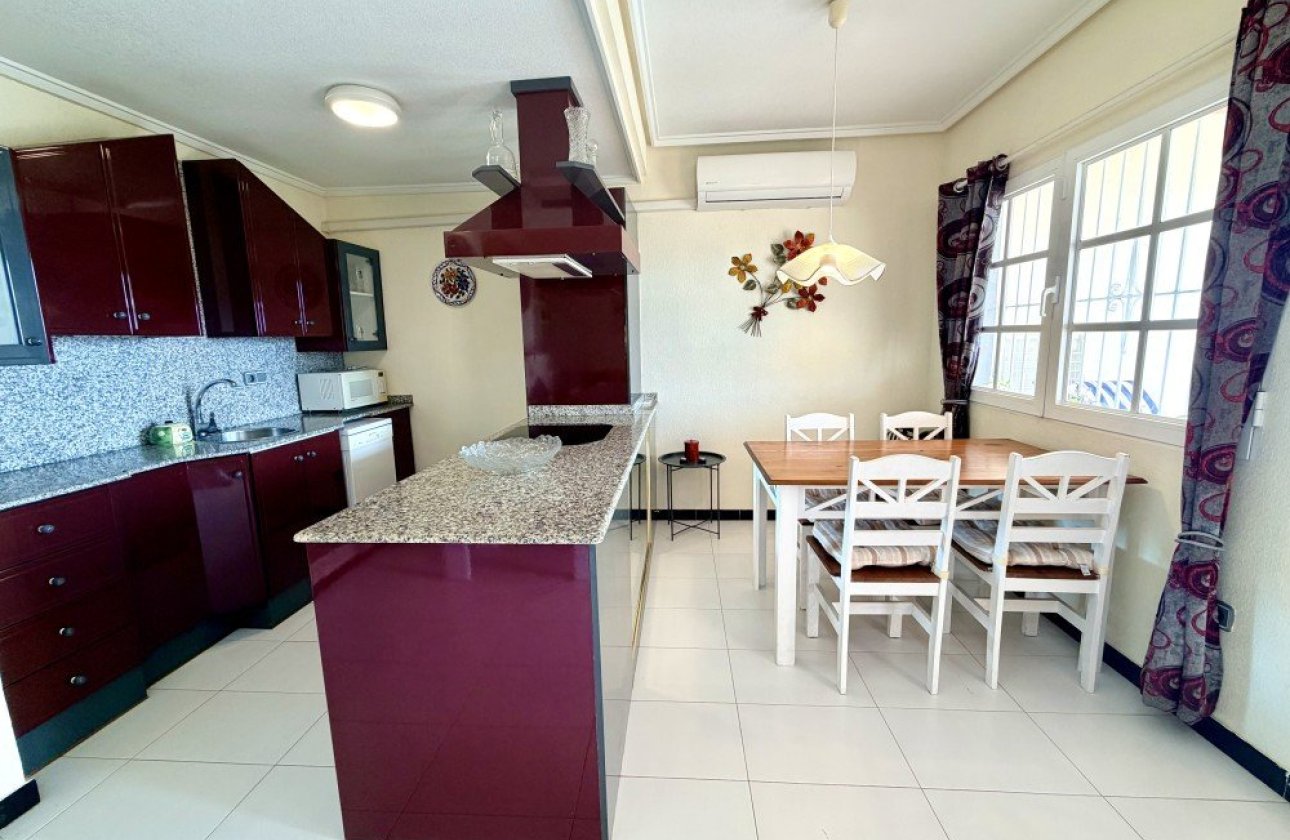 Resale - Bungalow -
Torrevieja - Costa Blanca