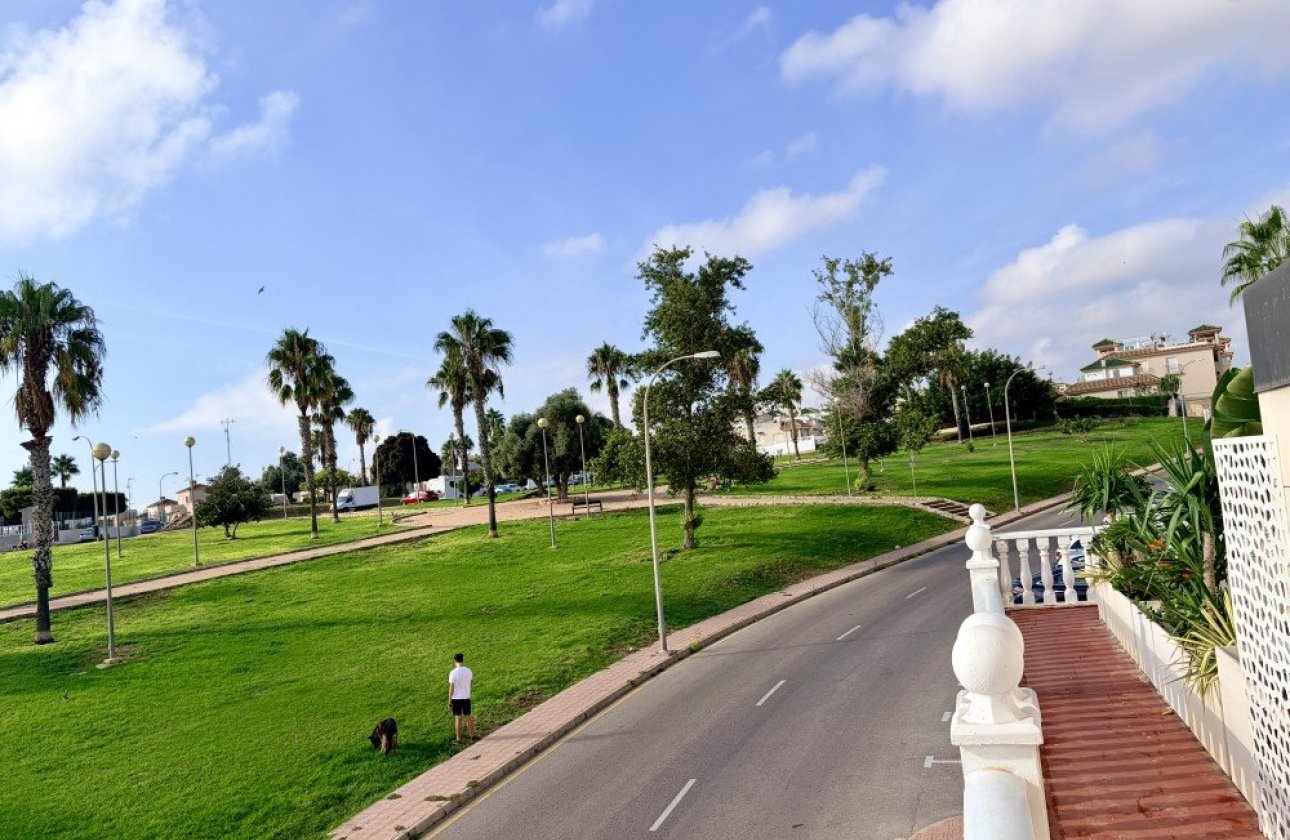 Resale - Bungalow -
Torrevieja - Costa Blanca