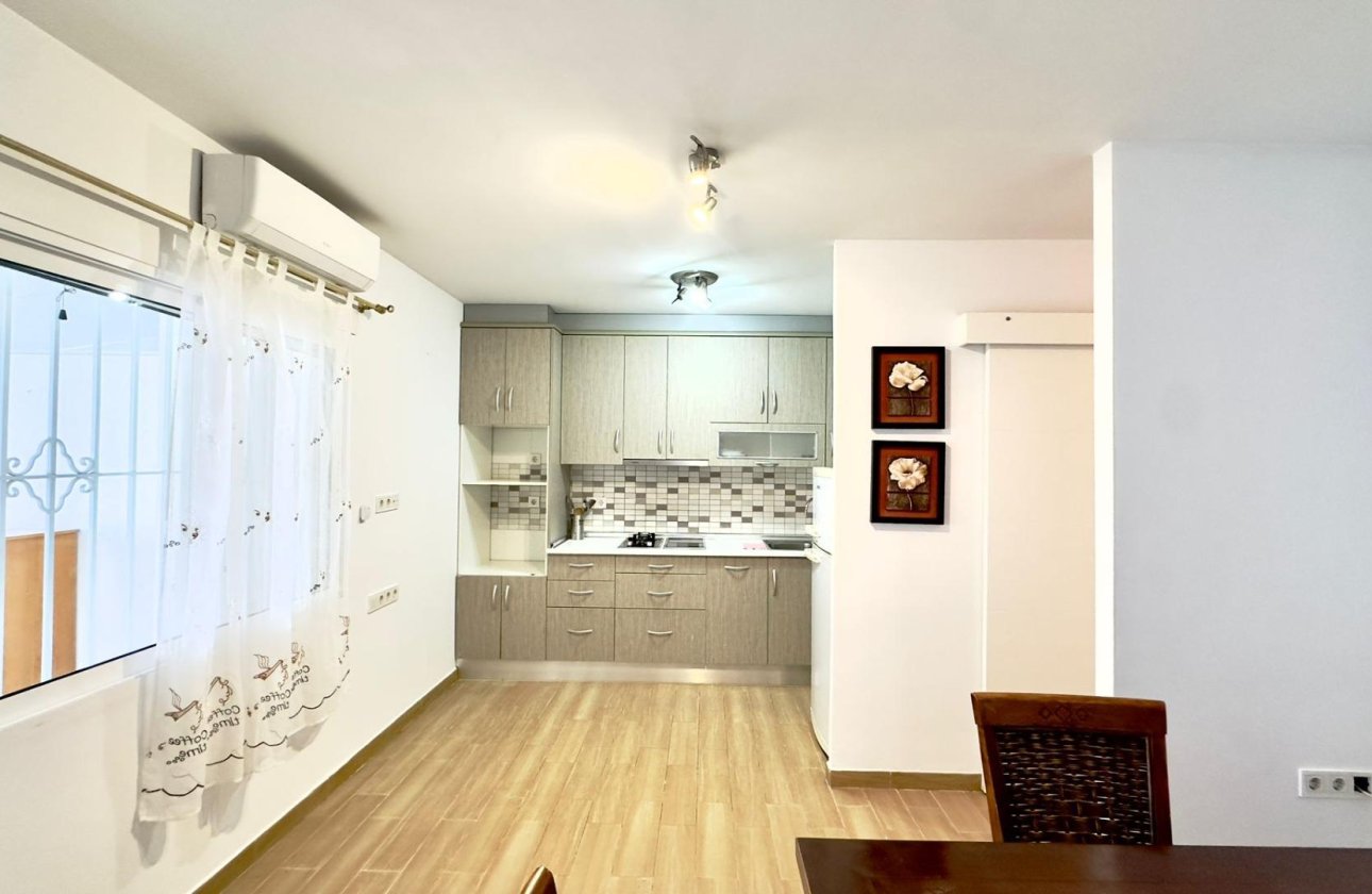 Resale - Bungalow -
Torrevieja - El Limonar