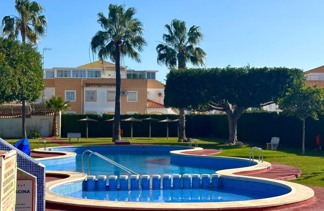 Resale - Bungalow -
Torrevieja - El Limonar