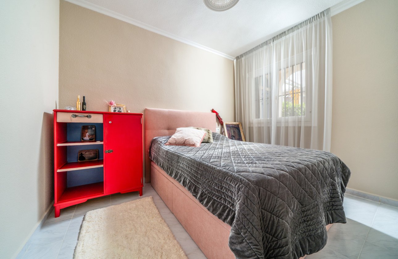 Resale - Bungalow -
Torrevieja - La Mata