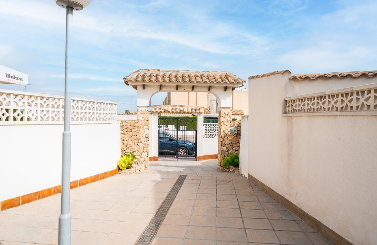 Resale - Bungalow -
Torrevieja - La Mata