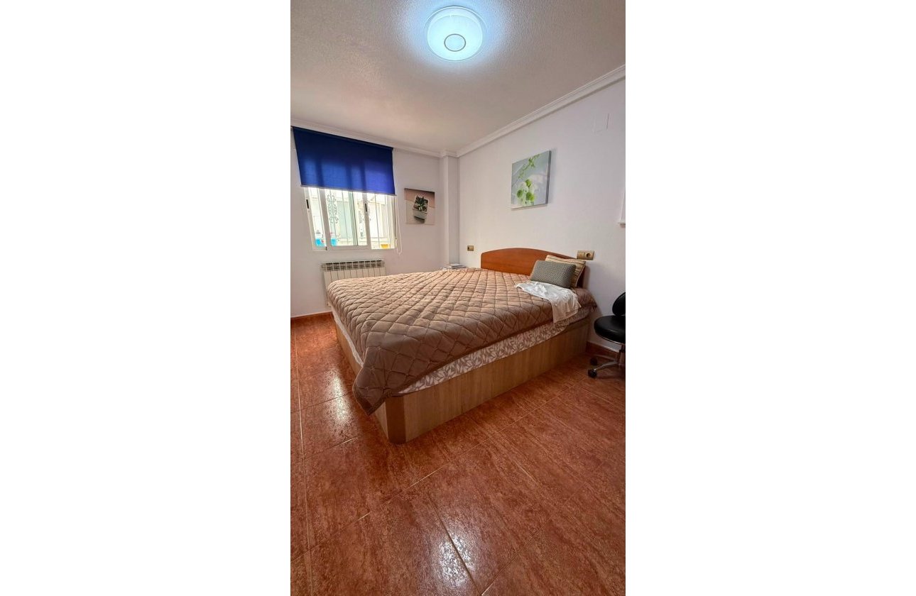 Resale - Bungalow -
Torrevieja - La Mata