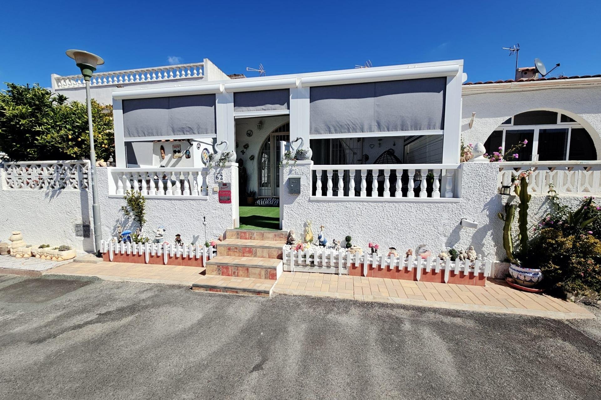 Resale - Bungalow -
Torrevieja - La Siesta - El Salado - Torreta