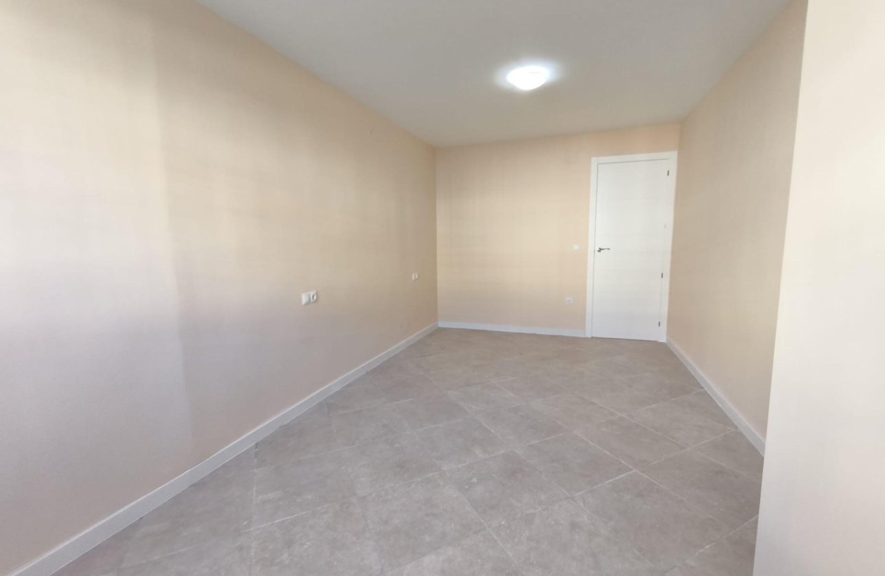 Resale - Bungalow -
Torrevieja - La Siesta - El Salado - Torreta