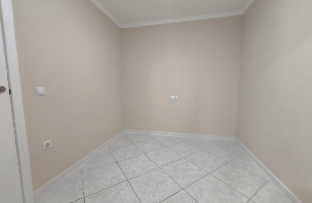 Resale - Bungalow -
Torrevieja - La Siesta - El Salado - Torreta