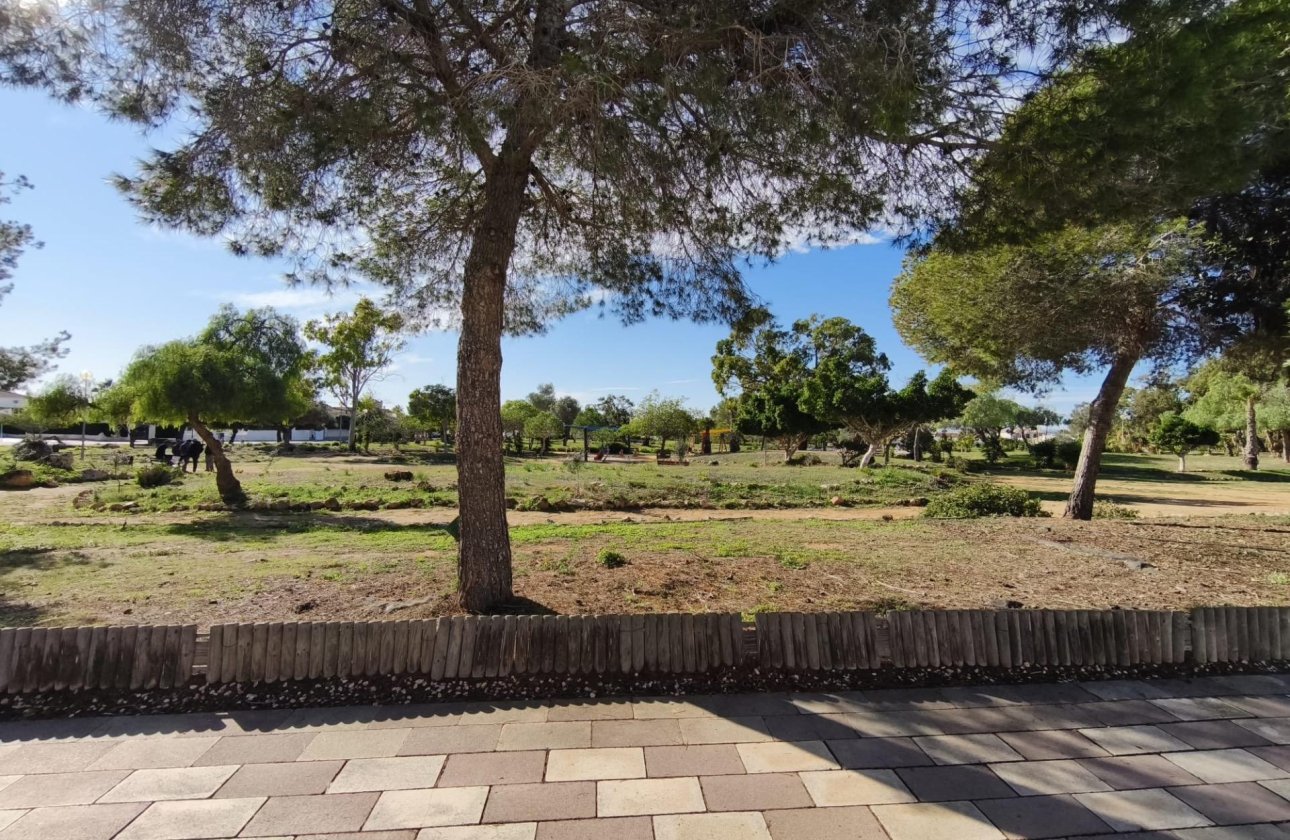 Resale - Bungalow -
Torrevieja - La Siesta - El Salado - Torreta