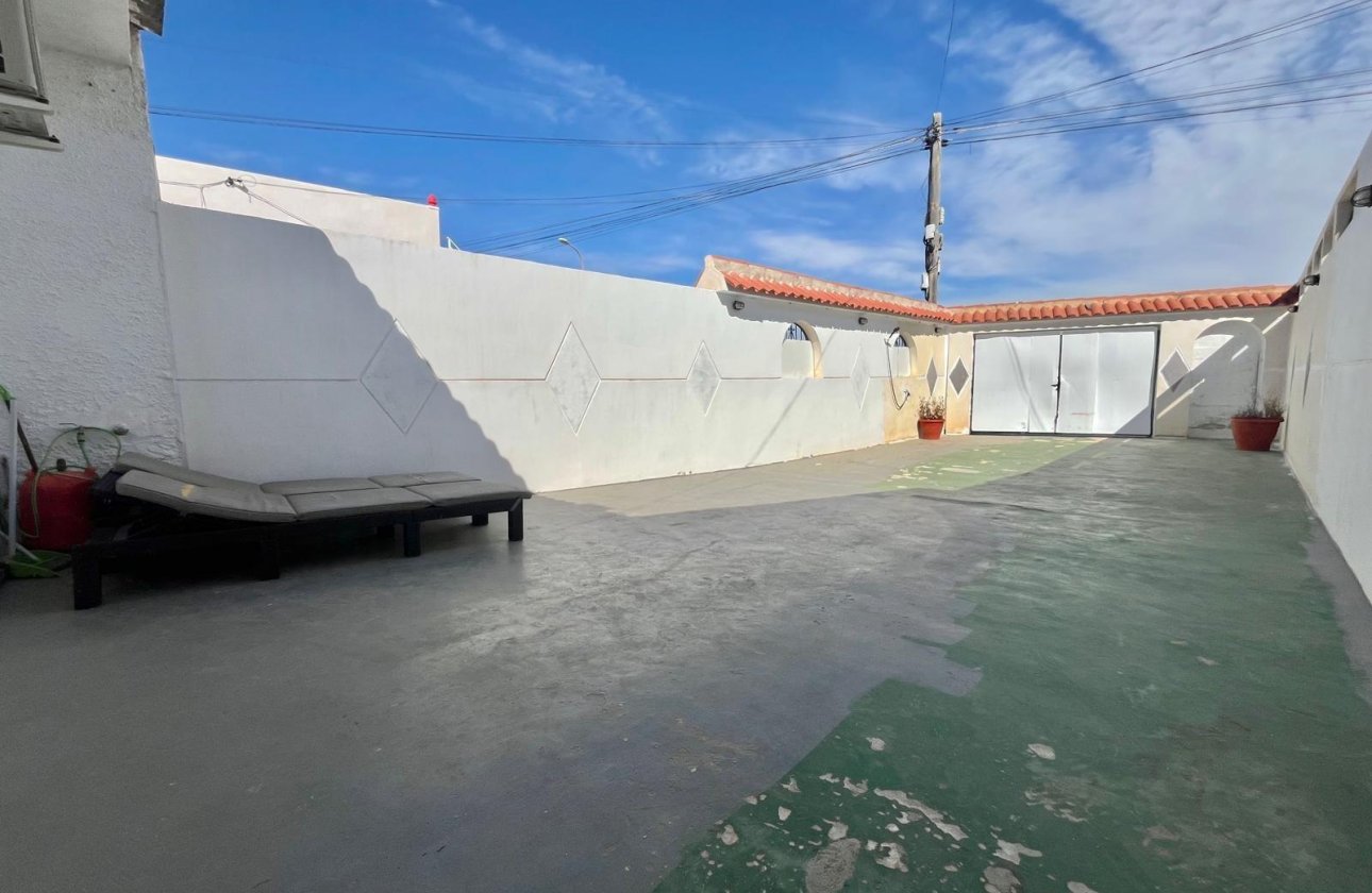 Resale - Bungalow -
Torrevieja - La Siesta - El Salado - Torreta