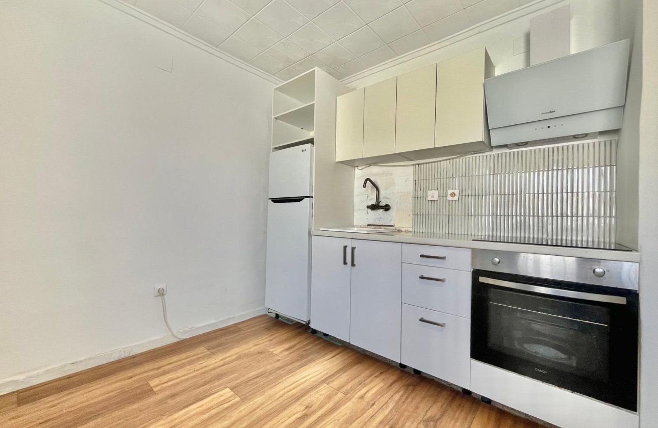 Resale - Bungalow -
Torrevieja - La Siesta - El Salado - Torreta