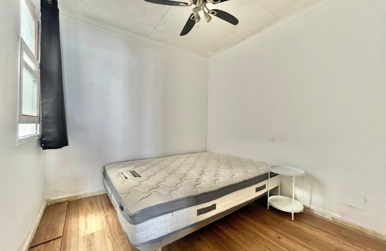 Resale - Bungalow -
Torrevieja - La Siesta - El Salado - Torreta