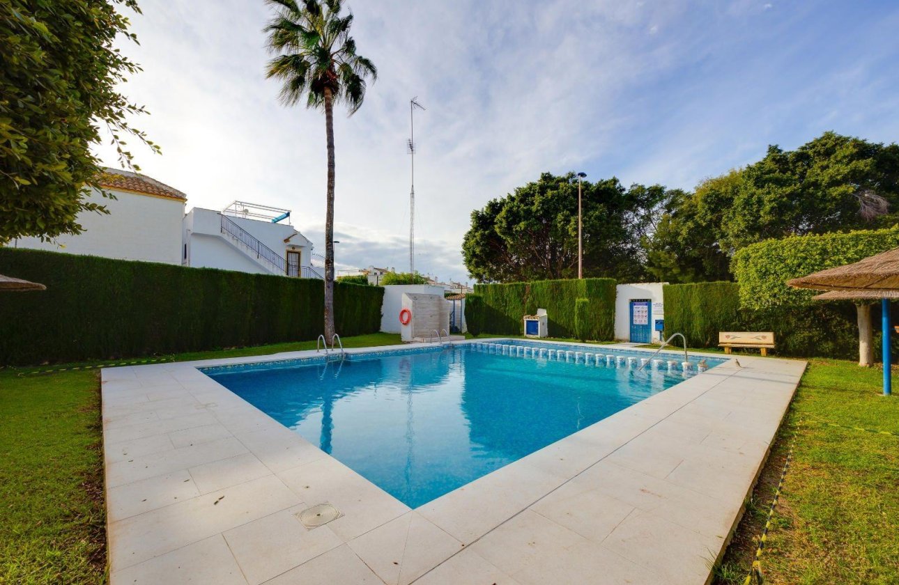 Resale - Bungalow -
Torrevieja - La Siesta - El Salado - Torreta