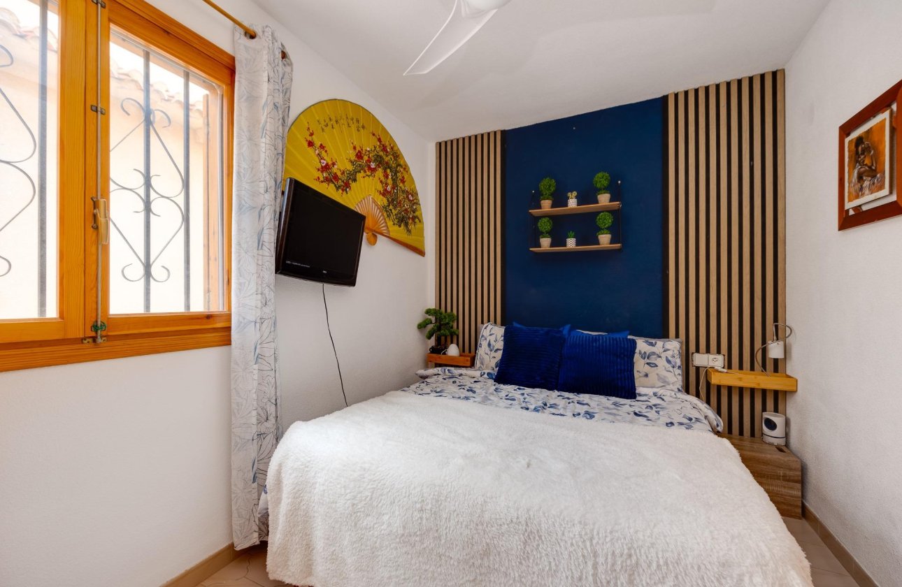 Resale - Bungalow -
Torrevieja - La Siesta - El Salado - Torreta