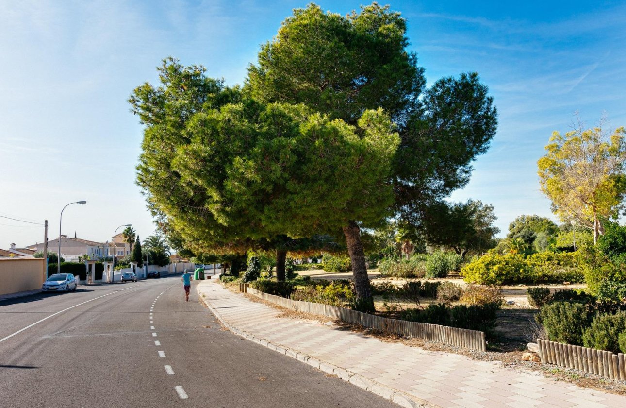 Resale - Bungalow -
Torrevieja - La Siesta - El Salado - Torreta