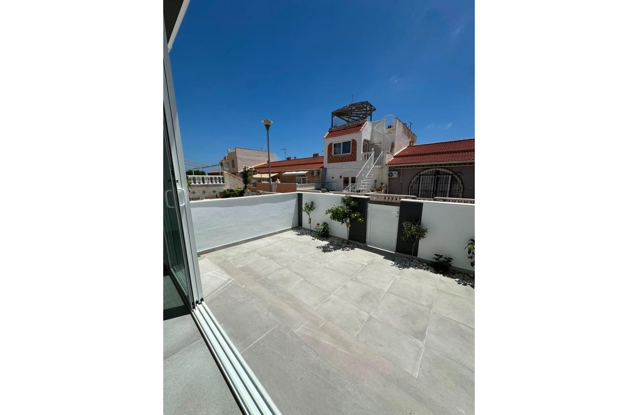 Resale - Bungalow -
Torrevieja - La Siesta - El Salado - Torreta