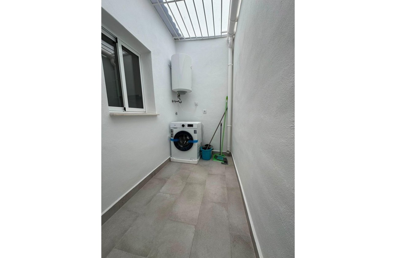 Resale - Bungalow -
Torrevieja - La Siesta - El Salado - Torreta