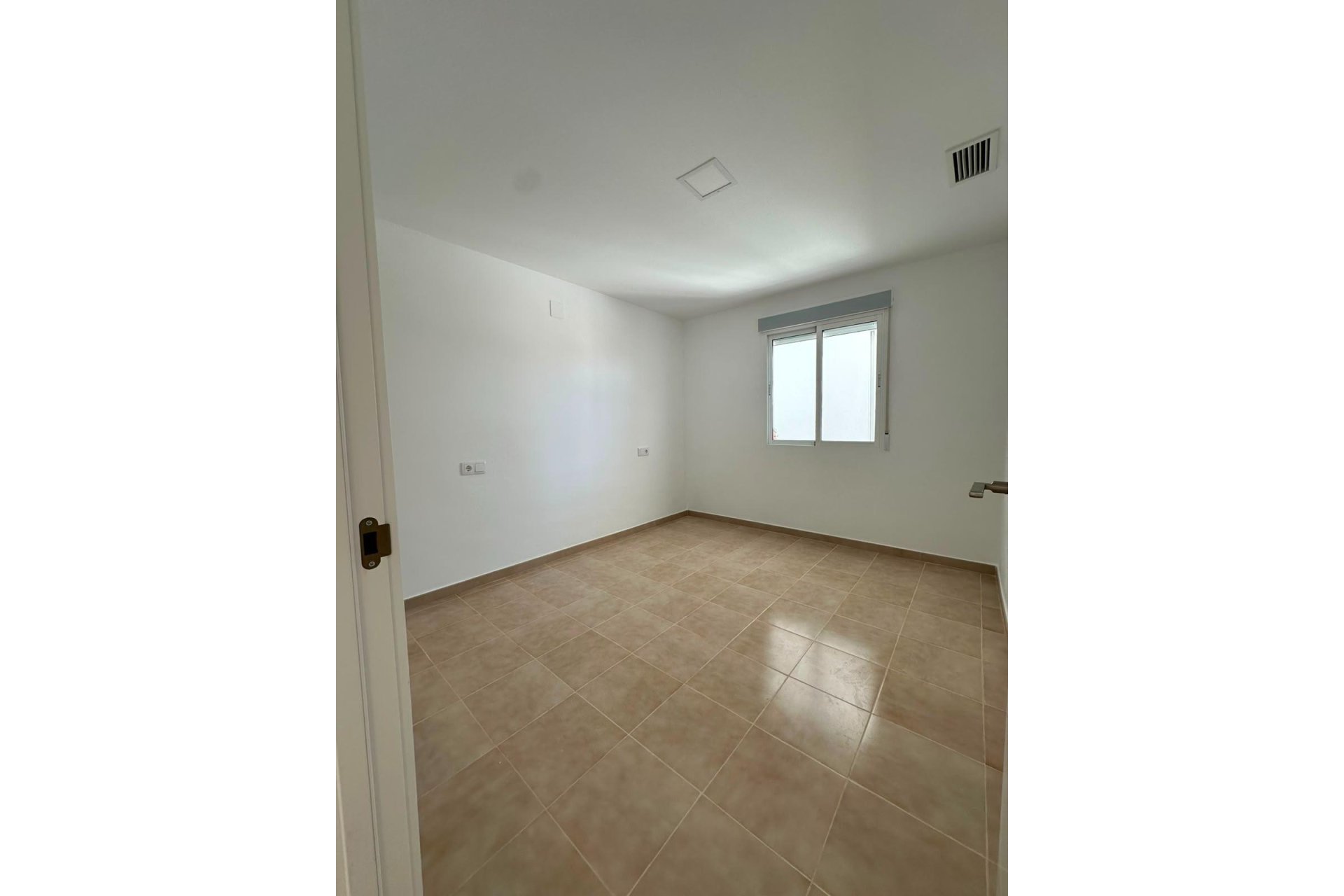 Resale - Bungalow -
Torrevieja - La Siesta - El Salado - Torreta
