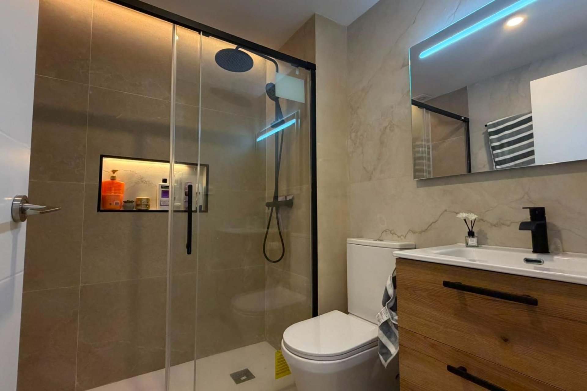 Resale - Bungalow -
Torrevieja - La Veleta