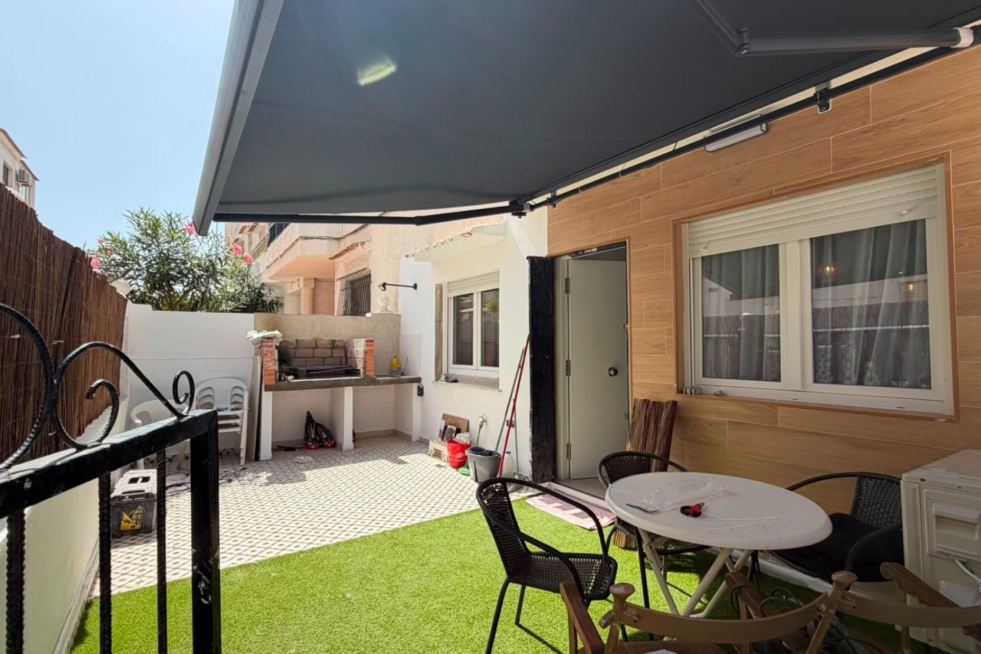 Resale - Bungalow -
Torrevieja - La Veleta