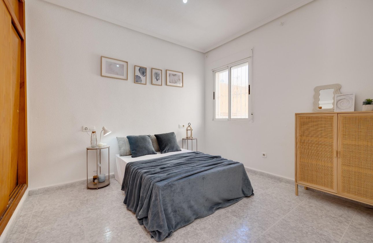 Resale - Bungalow -
Torrevieja - Los Frutales