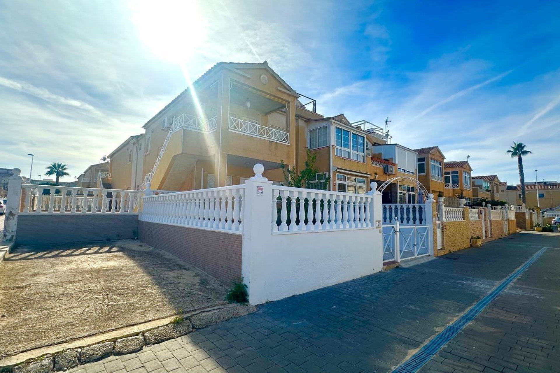 Resale - Bungalow -
Torrevieja - Playa de los Locos