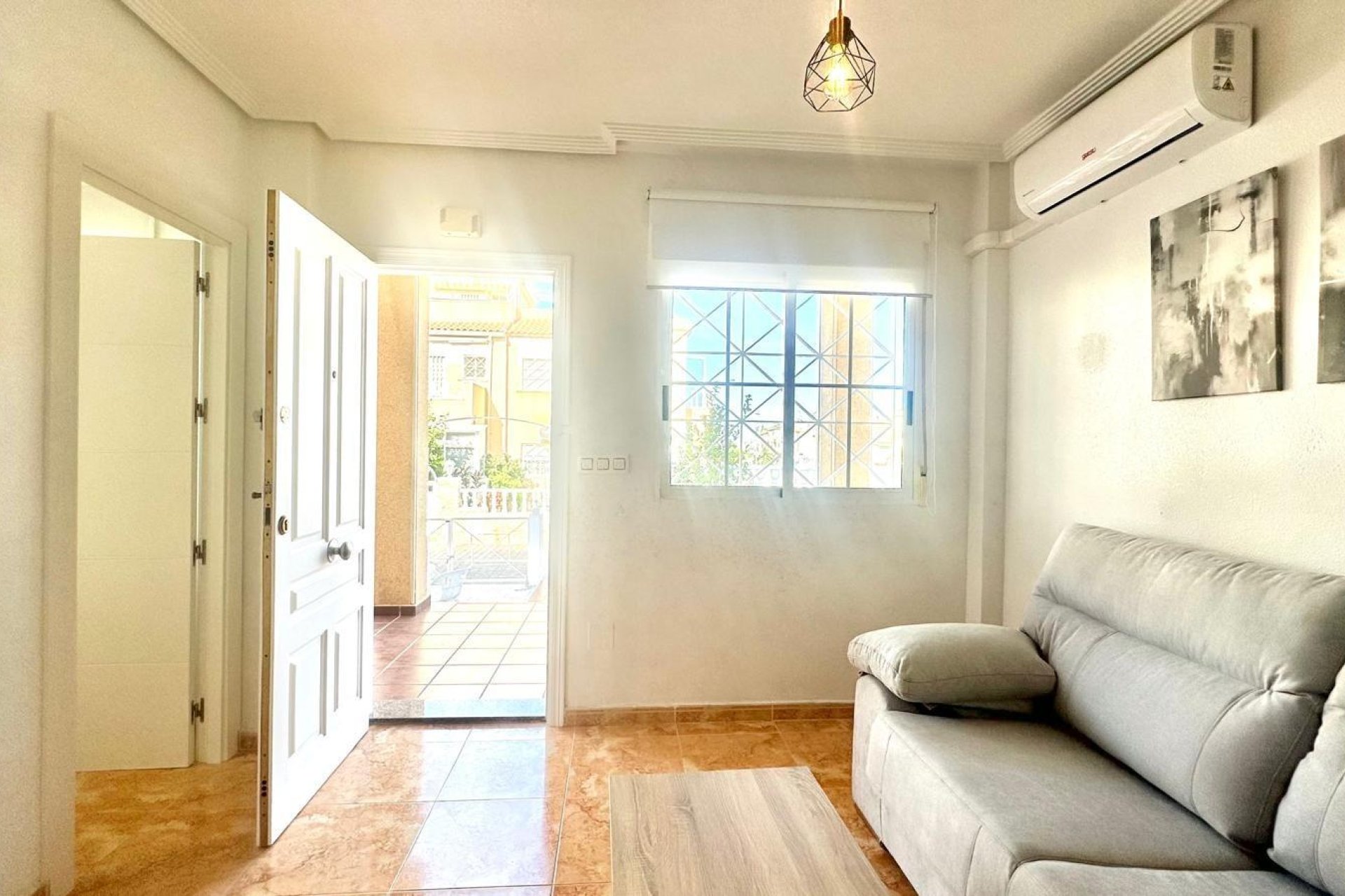 Resale - Bungalow -
Torrevieja - Playa de los Locos