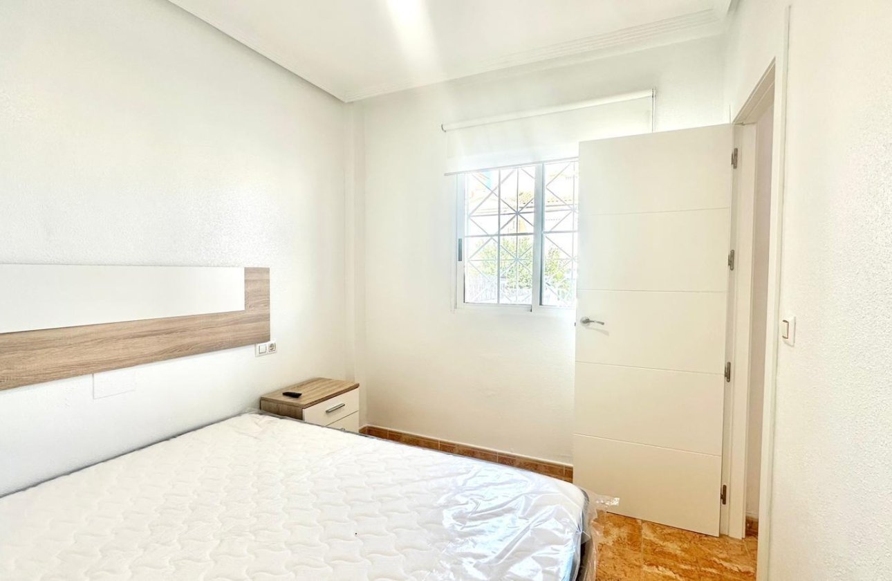 Resale - Bungalow -
Torrevieja - Playa de los Locos