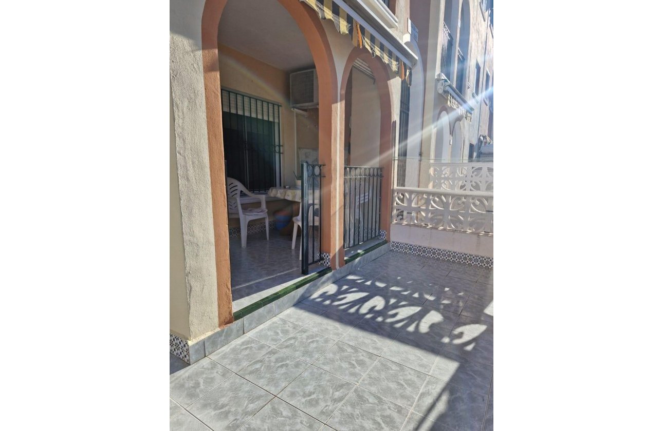 Resale - Bungalow -
Torrevieja - Playa De Los Naufragos