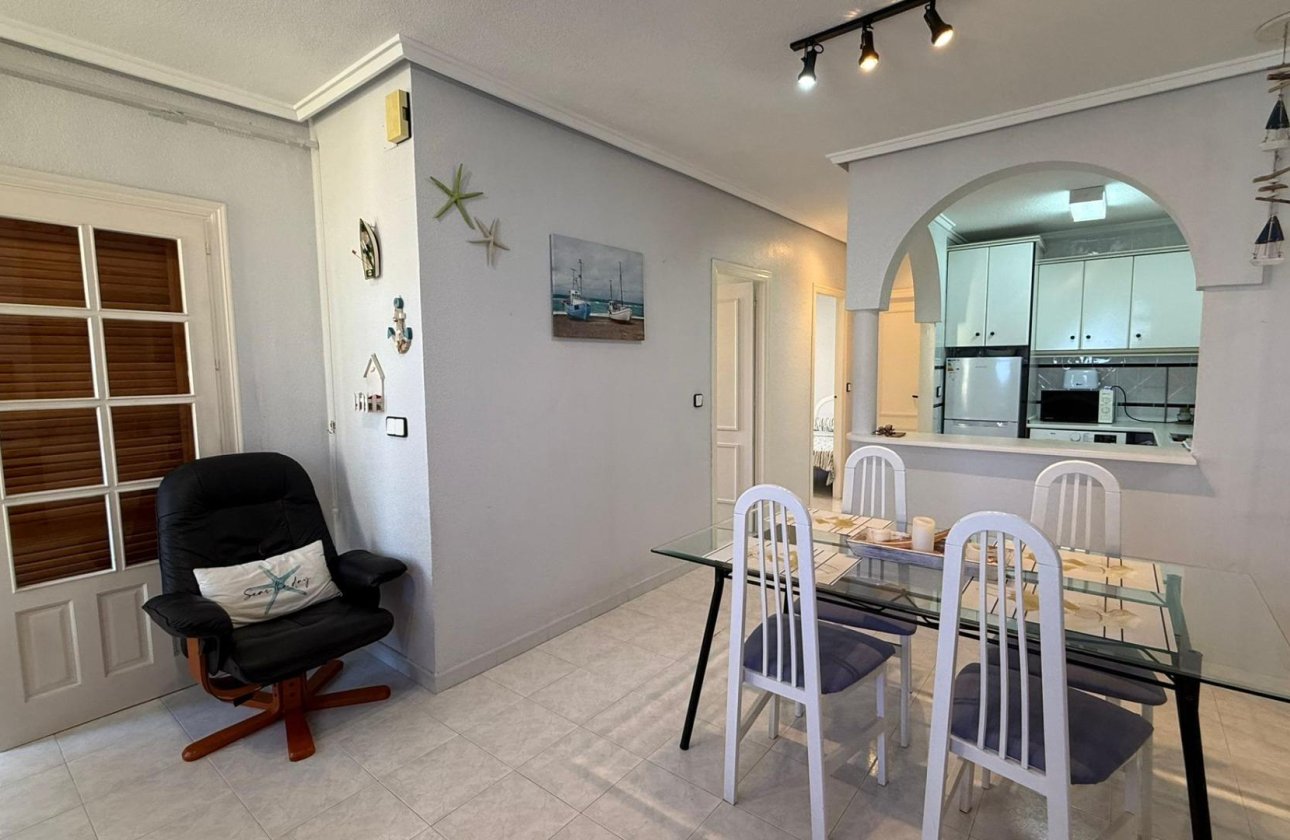Resale - Bungalow -
Torrevieja - Punta Prima