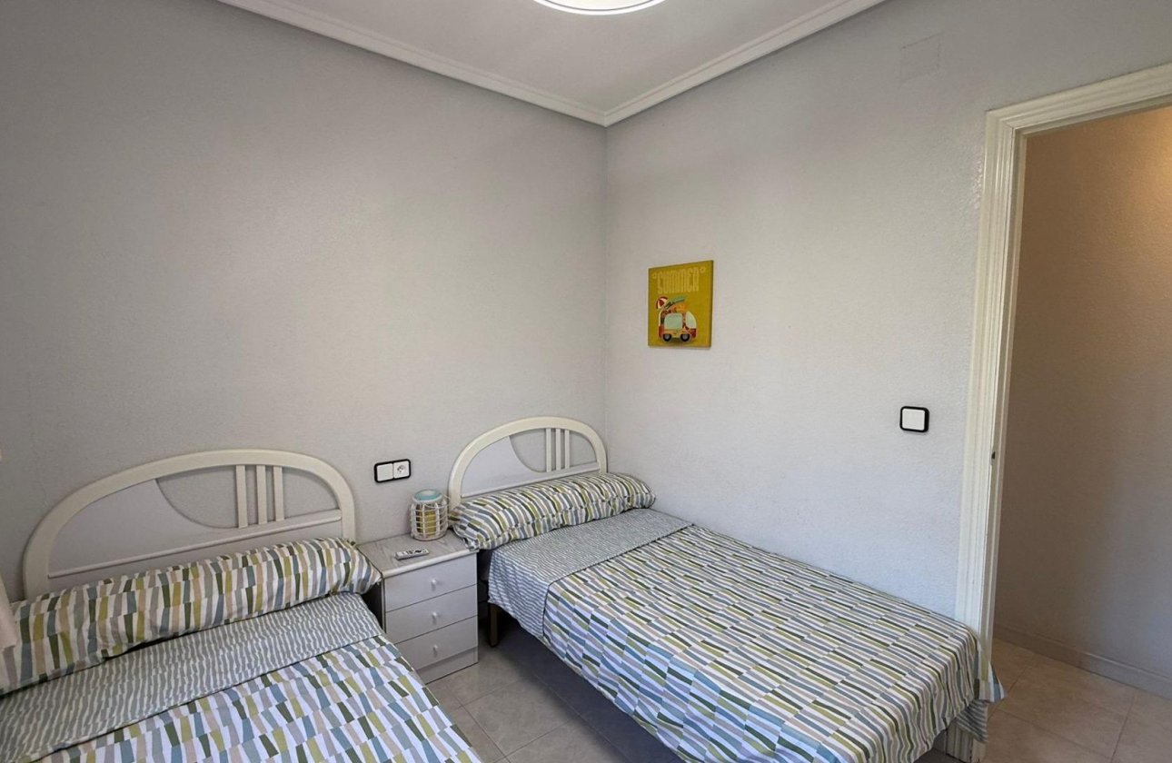 Resale - Bungalow -
Torrevieja - Punta Prima