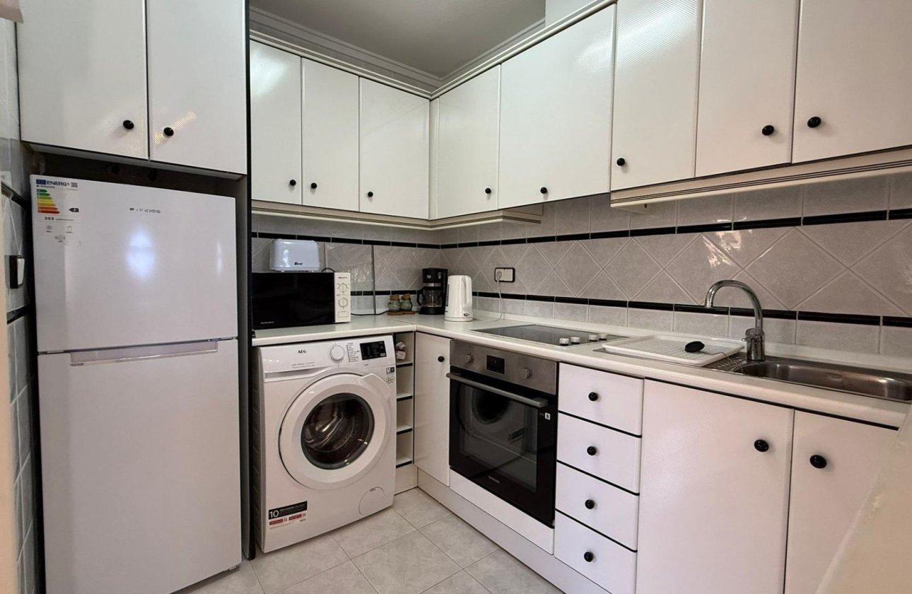 Resale - Bungalow -
Torrevieja - Punta Prima
